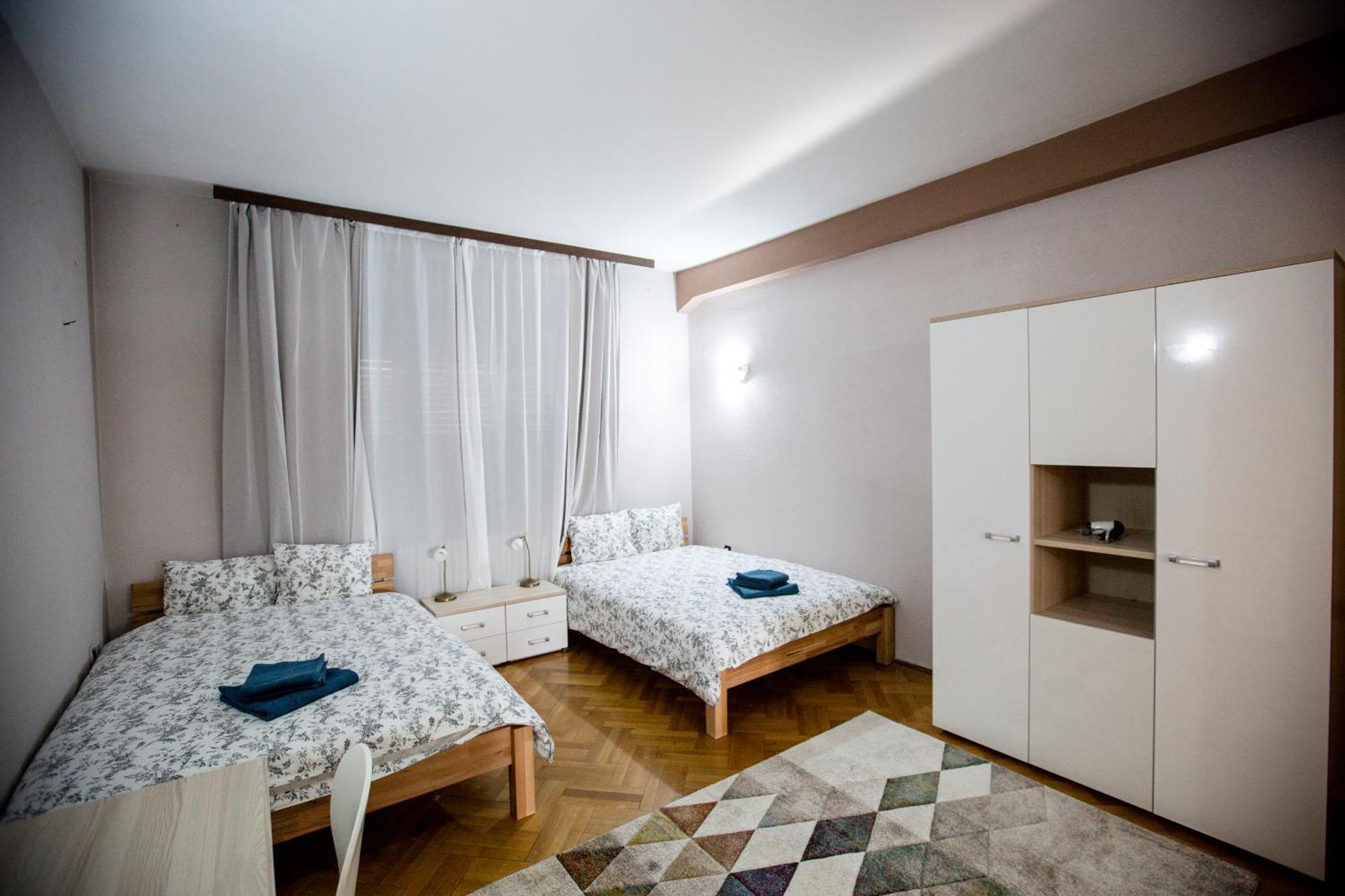 Spacious City View Apartment With Balcony 布加勒斯特 外观 照片