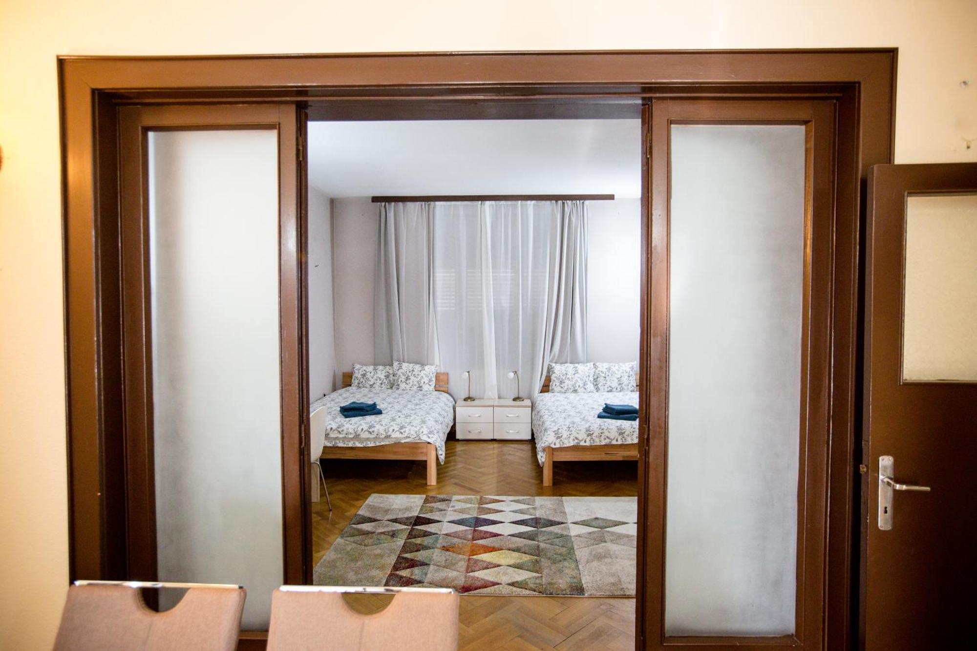 Spacious City View Apartment With Balcony 布加勒斯特 外观 照片
