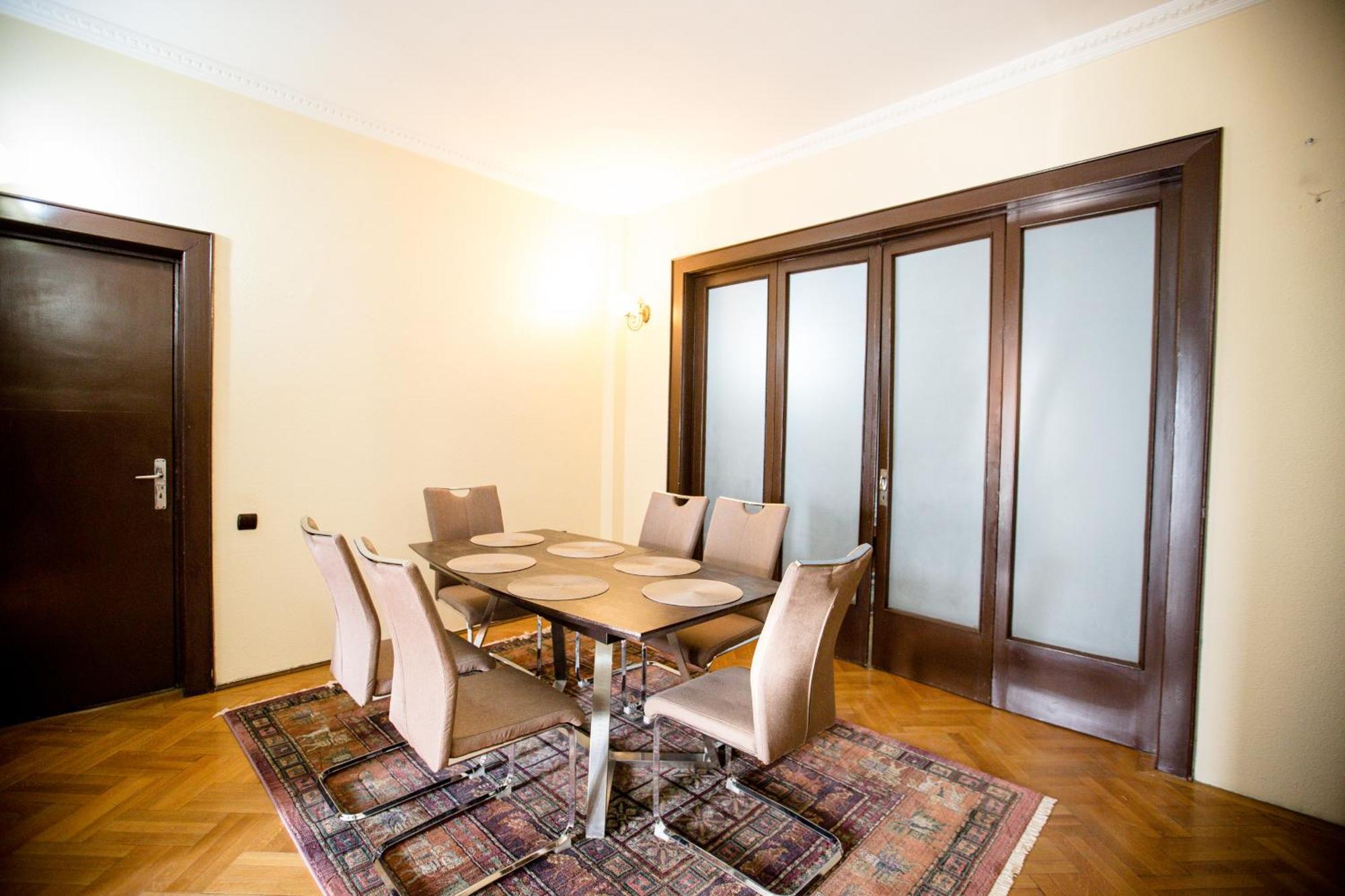 Spacious City View Apartment With Balcony 布加勒斯特 外观 照片